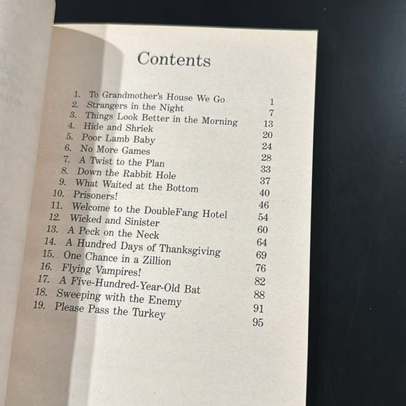 Fangs-giving by Dian Curtis Regan - Softcover Scholastic Apple Paperbacks Novel - Picture 6 of 8